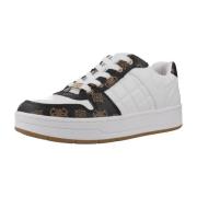 Sneakers Guess FLFNAR FAL12