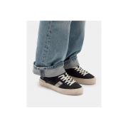 Sneakers Date -