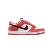 Sneakers Nike Dunk Low Valentine's Day (2024) (Women's)