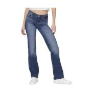 Straight Jeans Only -