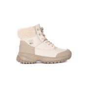 Enkellaarzen UGG Yose Fluff V2