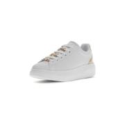 Lage Sneakers Guess FLJFIO ELE12-WHPLA