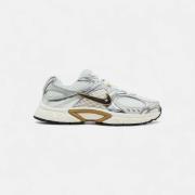 Lage Sneakers Nike V5 Rnr Parachute Beige Metallic Pewter