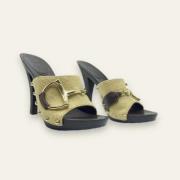 Tweedehands sandalen van gouden stof Gucci Vintage , Yellow , Dames