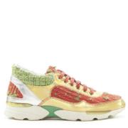 Pre-owned Fabric sneakers Chanel Vintage , Yellow , Dames