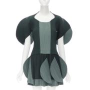 Pre-owned Polyester dresses Issey Miyake Pre-owned , Gray , Dames