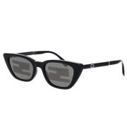 Glamoureuze Cat-Eye Zonnebril met Minimalistisch Frame Fendi , Black ,...