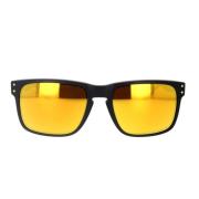 Stijlvolle zonnebril met klassiek en eigentijds design Oakley , Red , ...