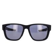 Sportieve en stijlvolle zonnebril met hoge bescherming Prada , Black ,...