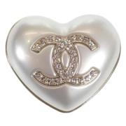 Pre-owned Metal brooches Chanel Vintage , White , Dames