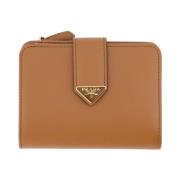 Saffiano Portemonnee met Metalen Logo Prada , Brown , Dames