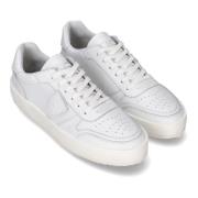 Witte platte schoenen Urban Sneaker Minimalistisch ontwerp Philippe Mo...