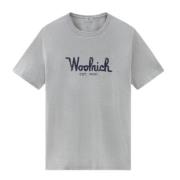 Geborduurd Logo Tee Licht Grijs Woolrich , Gray , Heren