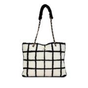 Pre-owned Fur totes Chanel Vintage , White , Dames