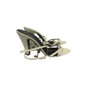 Pre-owned Leather sandals Yves Saint Laurent Vintage , Beige , Dames