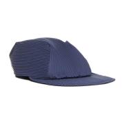 Blauwe Geplooide Stoffen Pet met Klep Issey Miyake , Blue , Heren