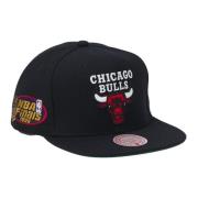 Witte Bulls Top Spot Snapback Mitchell & Ness , Black , Heren