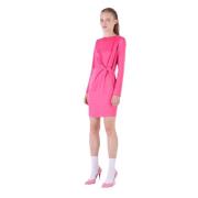 Korte gedrapeerde jurk met kruisdetail Silvian Heach , Pink , Dames