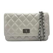 Pre-owned Leather clutches Chanel Vintage , Gray , Dames