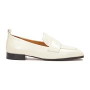 Bright leren loafers op een contrasterende zool Kazar , Beige , Dames