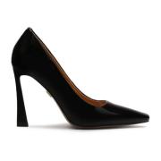 Gelakte pumps met een ongebruikelijke hak Kazar , Black , Dames