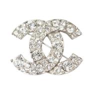 Pre-owned Metal brooches Chanel Vintage , Gray , Dames