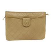 Pre-owned Leather clutches Chanel Vintage , Beige , Dames