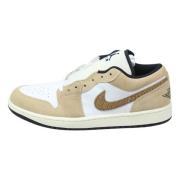 Bruine Olifant Low SE Sneakers Jordan , Beige , Heren