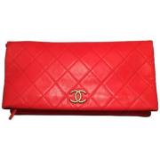 Pre-owned Leather clutches Chanel Vintage , Red , Dames