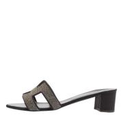 Pre-owned Satin sandals Hermès Vintage , Gray , Dames