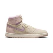 Beige Leder Sneakers met Ingebed Logo Nike , Pink , Dames