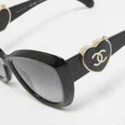 Pre-owned Acetate sunglasses Chanel Vintage , Black , Dames