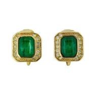 Pre-owned Metal earrings Dior Vintage , Green , Dames