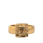 Pre-owned Metal rings Chanel Vintage , Yellow , Dames