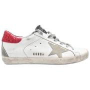 Superstar White and Red Star Sneakers Golden Goose , White , Dames