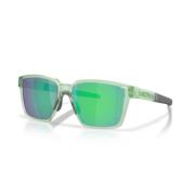 Sportieve zonnebril met uniek ontwerp Oakley , Green , Unisex