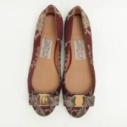 Pre-owned Lace flats Salvatore Ferragamo Pre-owned , Red , Dames