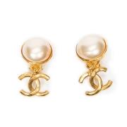 Pre-owned Metal earrings Chanel Vintage , Yellow , Dames