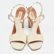 Pre-owned Leather sandals Valentino Vintage , Beige , Dames