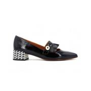 Zwarte lakleren pumps met metalen accessoire Chie Mihara , Black , Dam...