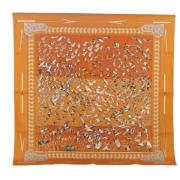 Pre-owned Silk scarves Hermès Vintage , Orange , Dames