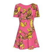 Jurk met Outline Barocco print Versace Jeans Couture , Pink , Dames