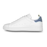 Met de hand gemaakte leren sneaker met suède detail Officine Creative ...