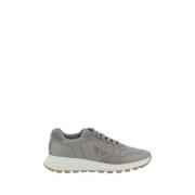 Moderne Suède Sneakers met Gestructureerde Zool Prada , Gray , Heren