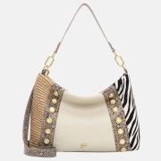 Suri Frey Harley buideltas sand