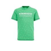 WE Fashion T-shirt met all over print groen/wit Jongens Biologisch kat...