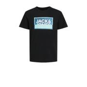 JACK & JONES JUNIOR T-shirt JCOLOGAN SOMMER met logo zwart Jongens Kat...