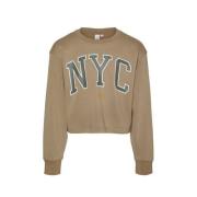 VERO MODA GIRL sweater VMMILLIE LINSEY met tekst goudbruin Tekst - 158...