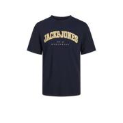 JACK & JONES JUNIOR T-shirt JJECALEB VARSITY met logo donkerblauw Jong...