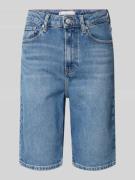 Korte slim fit jeans met labeldetail